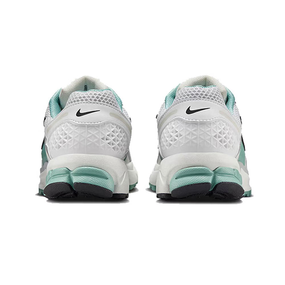 Nike W NIKE ZOOM VOMERO 5 Athl - Women Shoes Zoom ulasan dan harga